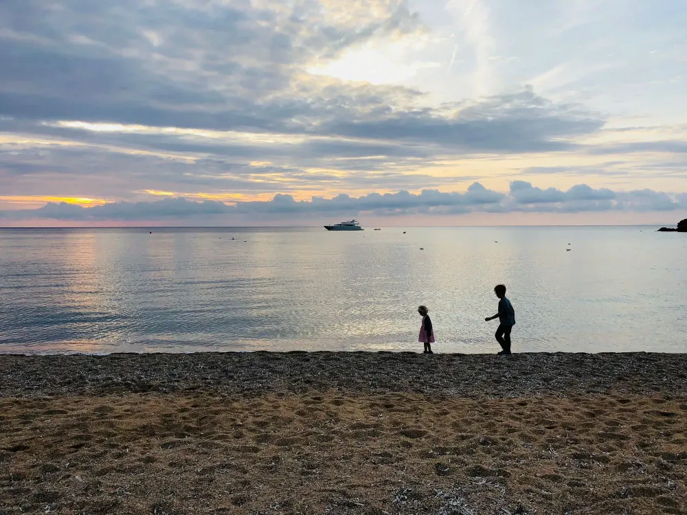 Sunset walk on the beach of Giglio Campese